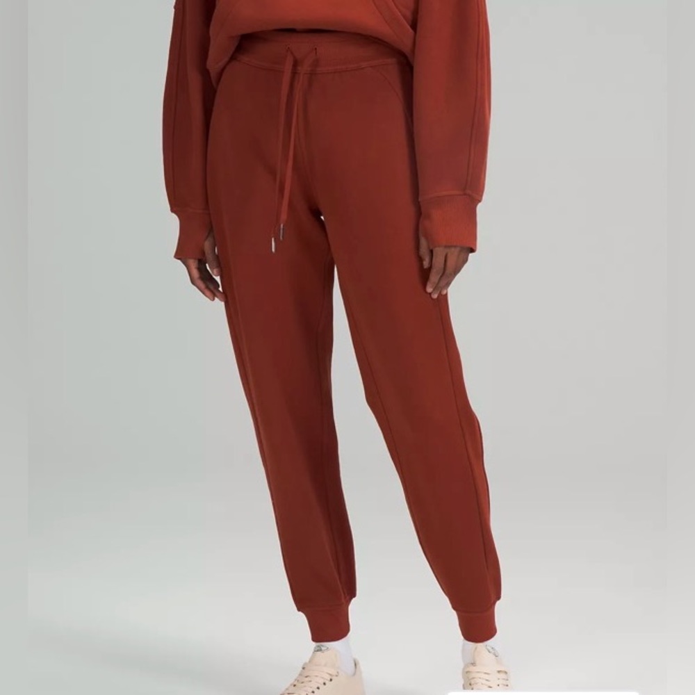 Lululemon Scuba Sweatpants. Never worn.